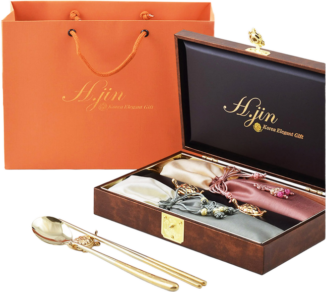 [H.jin 백수백복 진공 부부 티타늄금수저세트(A/B)] 부모님선물 생신 환갑 칠순 팔순 정년퇴직자기념품 외국인교수님선물 상견례선물 회사 기업 방문손님 결혼식친척가족답례품, B스타일, 1세트, 금빛, 수저2인+받침1쌍+비단주머니1쌍+정품케이스