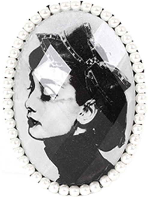 크리스크라운 오드리 에폭 커멜드 브로치 화이트