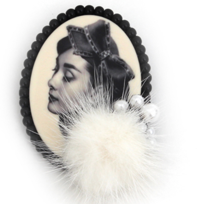 크리스크라운 오드리 펄 화이트 브로치