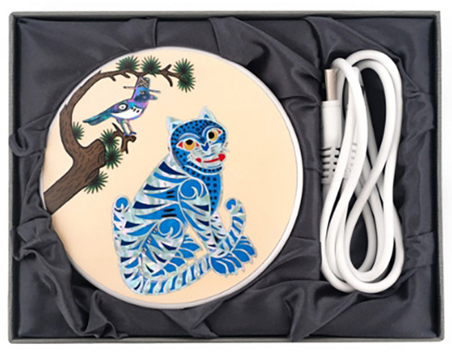 케이팝 데몬헌터스 사자보이즈 더피 모티브 전통 민화 호작도 까치 호랑이 핸드폰 국립중앙박물관굿즈 무선충전패드, 1개, 화이트