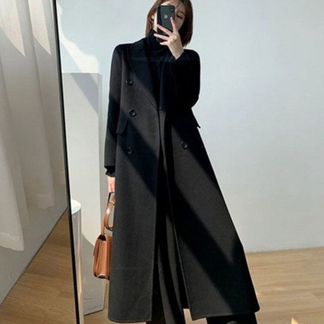 오스틱니 빅사이즈 여성 날씬해보이는 가을겨울 편한 고급감 럭셔리 패션 디자인 단색 심플 세련된 주머니있는 폼폼 입체 단추 넥카라 보온 도시 대박난 롱외투