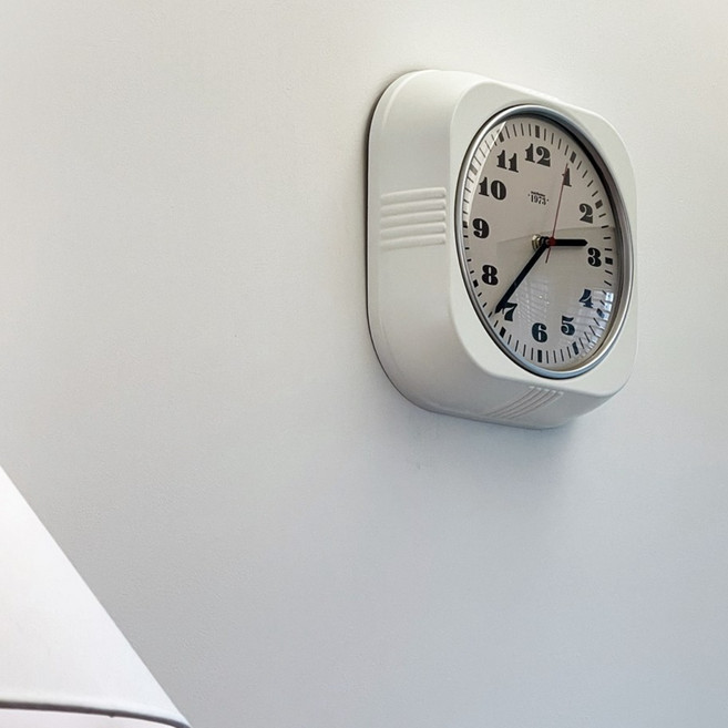 요와 레트로 벽시계 스퀘어클락 앤틱 빈티지 디자인 1973, 밀크