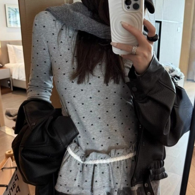 TIMEPURE 여성 하트 프린트 레이스 장식 헤미 라인 롱 슬리브 티셔츠 디자인 세련된 스타일 소프트 소재 트렌디 상의 여자 긴팔 라운드넥 티