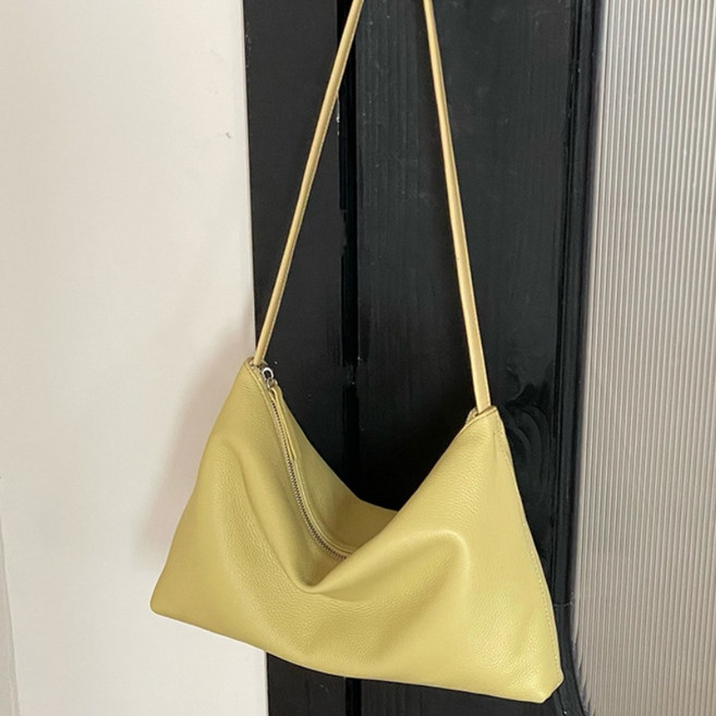 D.I.O 26년 봄 헨드메이드 천연소가죽 캐쥬얼 숄더백