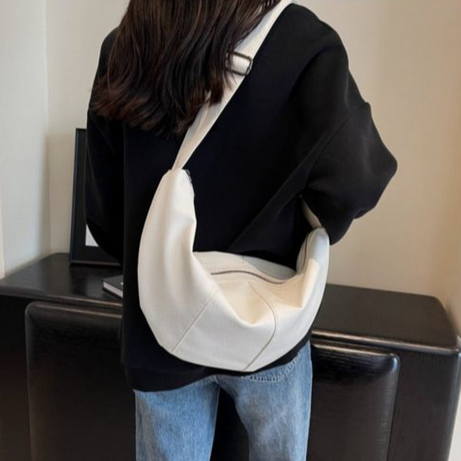 UDV 가벼운 가죽 반달 슬링백 크로와상 크로스백