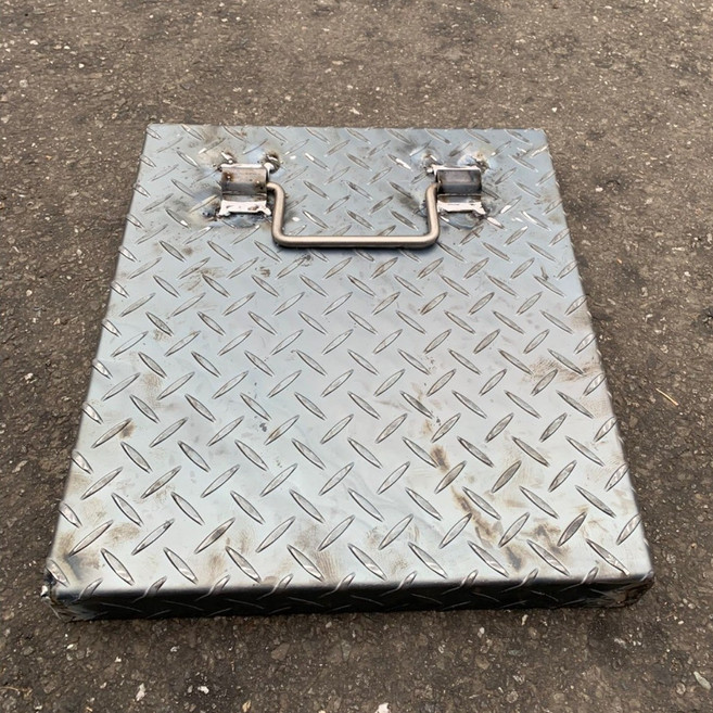 철체크판 맨홀뚜껑 3.2T 645x755(mm) (높이 20mm), 1개