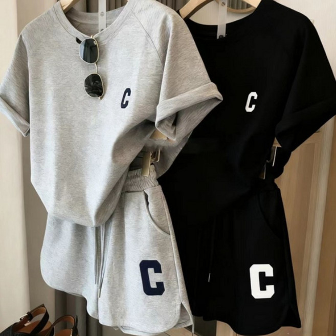 1+1 여성 트레이닝 세트 여름 루즈핏 반팔 티셔츠+핫팬츠 반바지 레터링 자수 실내복 캐주얼 상하의 투피스 세트