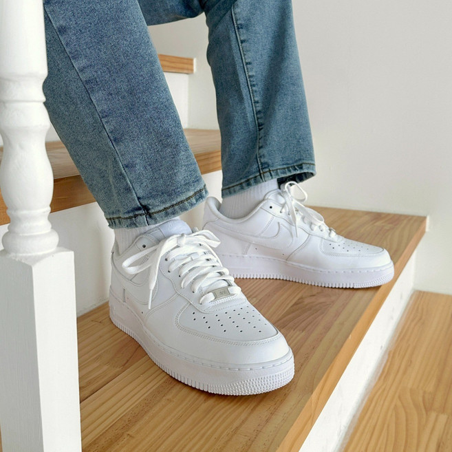 국내정품/다음날배송 나이키 에어포스 로우 커플 운동화 스니커즈 공용 올백 발편한 단화 키높이 데일리 선물 된장 Brandedit (다용도 파우치 증정) NAF