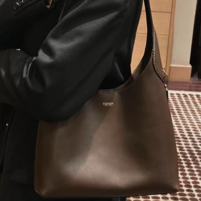 7위 - 브루클린 숄더 백 28 CU068 B4/BK, 1-brown, 28X28X8CM