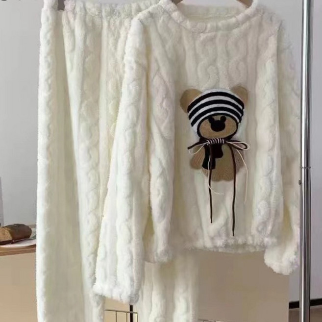 크레스티 여성 겨울 도톰 곰돌이 자수 잠옷 루즈핏 플란넬 보온하다 홈웨어