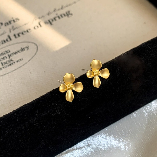 Ramlove 14k 도금 금색 작은 꽃 귀걸이 실리콘 귀걸이 귀 없는 여자 작고 정교한 기질 귀걸이 귀장식 HZB-SS040