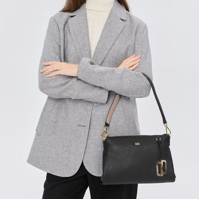 [닥스X특가세일][백화점선물포장] 여성 블랙 로고장식 소가죽 토트백 겸 크로스백 핸드백