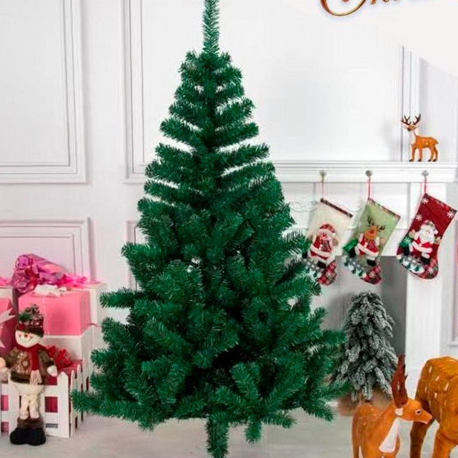 장식이 없는 아름다운 크리스마스트리