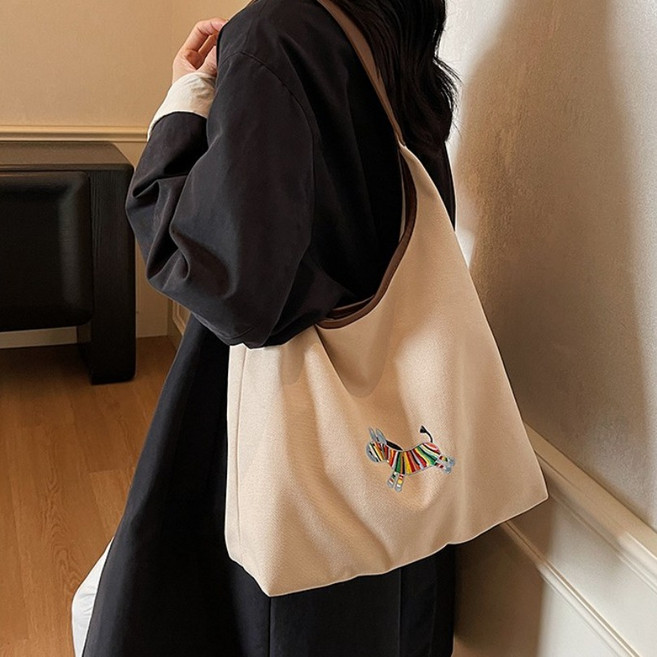 예쁜 자수가 놓아진 겨드랑이 패브릭 숄더백 가방