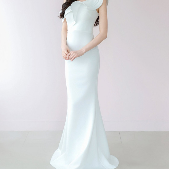 오프숄더 프릴 머메이드 화이트 드레스