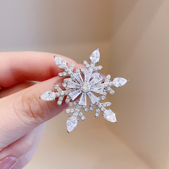아즈블리 회전 눈꽃 브로치