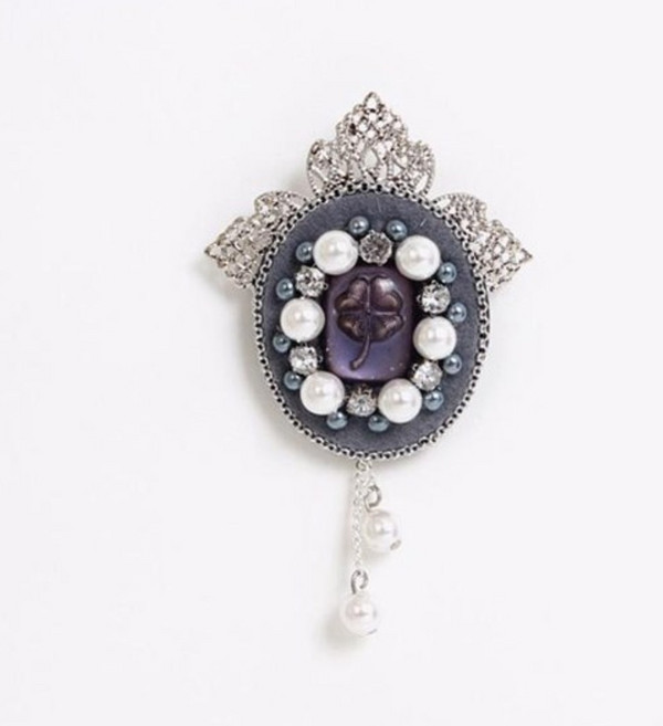 크리스크라운 클로버 펄 브로치