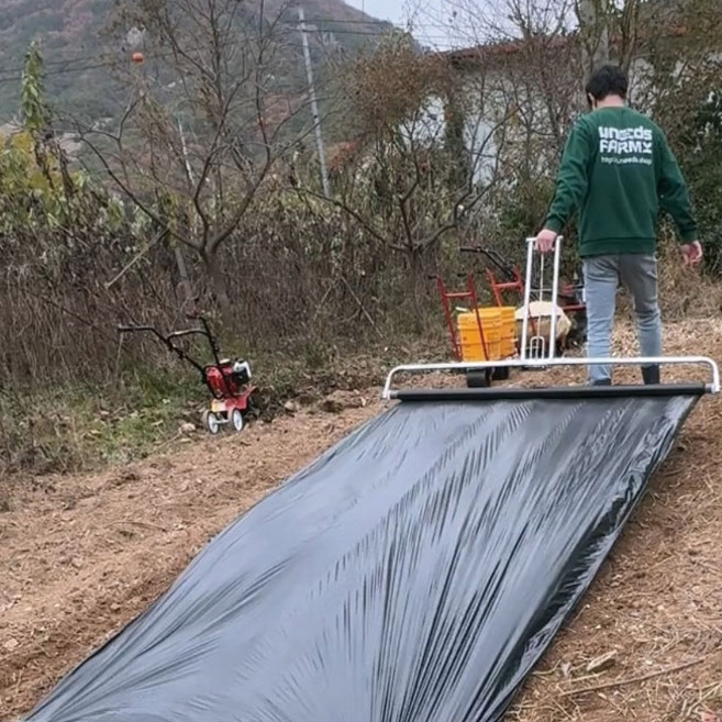 유니즈 농사용 비닐 피복기 멀칭기 소형 0.85m - 1.2m 사용 수동 비닐멀칭기 무동력 비닐 씌우는기계 고추밭 땅콩 참깨 텃밭, 1개