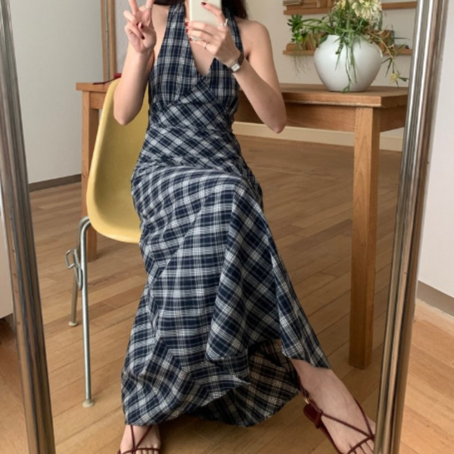 루어스룸 리저브 브이넥 홀터넥 체크 패턴 백리스 플레어 롱 원피스