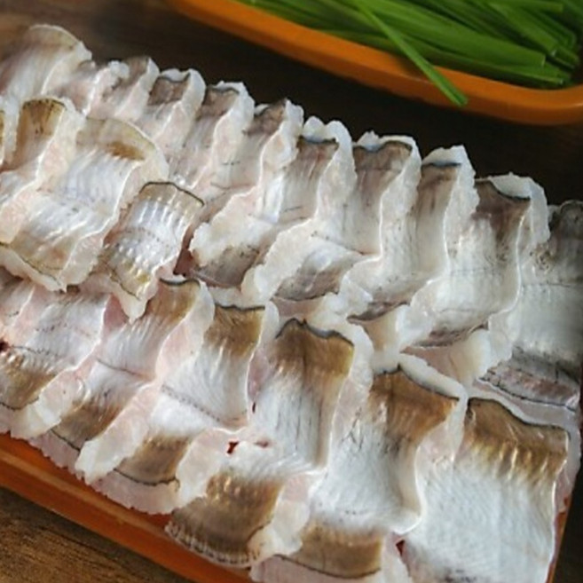 여름 보양식 여수 갯장어(하모)샤브샤브 1kg(손질 후 600g내외) 특대 2~3마리(7가지 약재/ 생와사비 모듬양념장/육수/와사비간장)