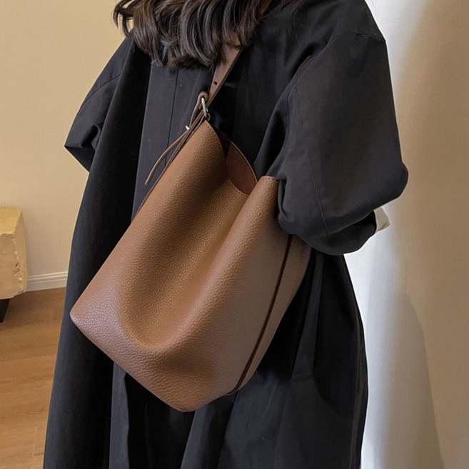 코코린느 부드러운 레더 미니멀 대용량 빅사이즈 가죽 버킷백 (3colors)