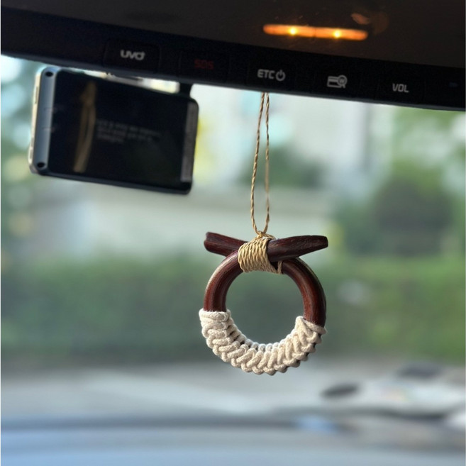 미니소코뚜레 액막이 풍수지리 안전운전기원 차걸이 자동차장식품 안전운적 부적 키링 안전운전 차걸이 마크라메도어벨 개업선물 수능선물 차량안전운전 악세사리, 1개, 짙은우드