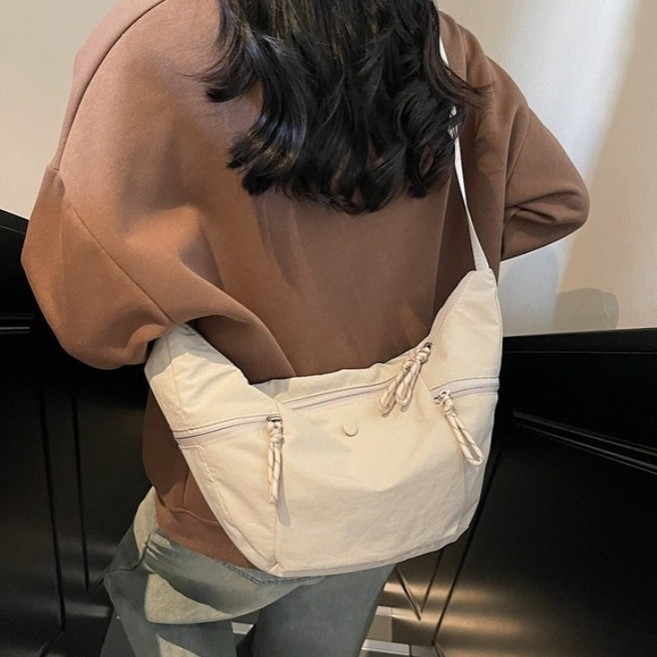 오띠모 초경량 여성 데일리 크로스백 아이패드 수납 가능