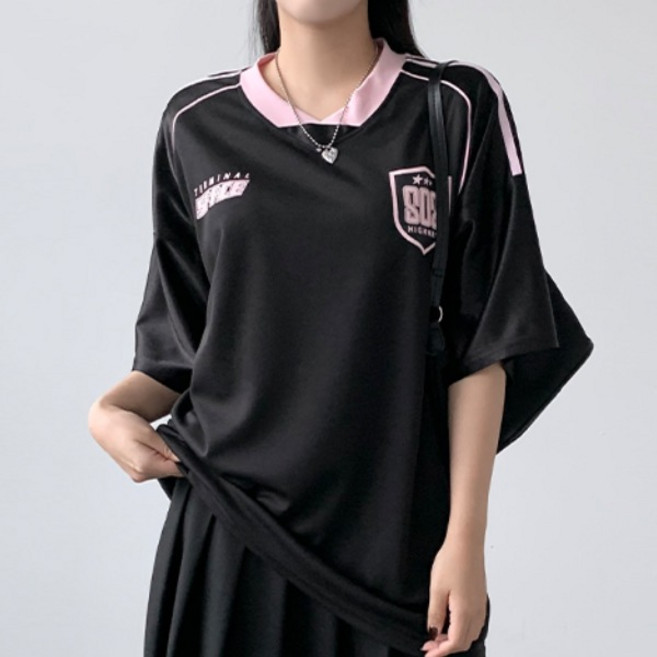 모모핏 V넥 스포티 어깨2선 엠블럼 반팔 티셔츠 블록코어 Y2K