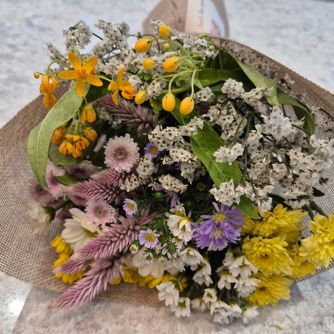 [블룸데이 bloomday] 감성 플라워 소형 꽃다발 / 생화꽃배달 / 생화택배 / 꽃다발배달 / 축하꽃다발 / 생화배달 / 계절꽃배달 / 꽃정기구독 / 전국배송, 1개