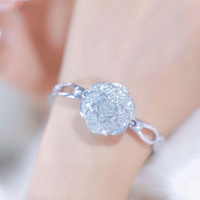 럭셔리 여성 패션시계 팔찌겸용 메탈시계 INS핫한시계 선물용 시계 선물 박스 포함