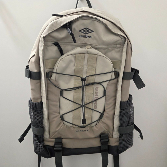 (국내백화점판) UMBRO 엄브로 26년 남녀공용 댄커 X 백팩 34L 크로스백 & 노트북 파우치 구성 UR123CBP17