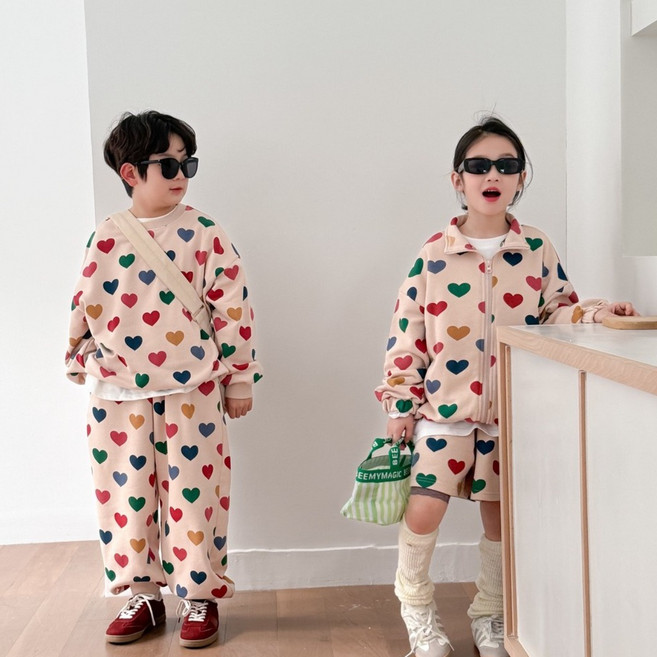 하와즈 컬러플 하트 나염 집업 하이넥 반바지 상하세트 맨투맨 조거팬츠 상하복 형제커플룩