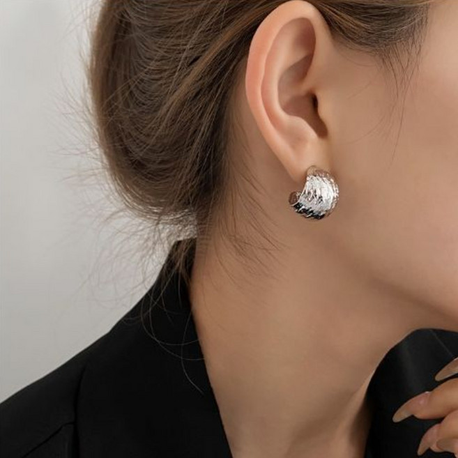 빈티지 볼드 엠보 커브 라운드 볼륨 귀걸이