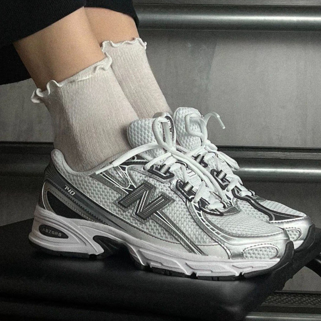 뉴발란스 여성 운동화 740 화이트 그레이 런닝화 편한신발 데일리 스니커즈 굽있는운동화 키높이운동화