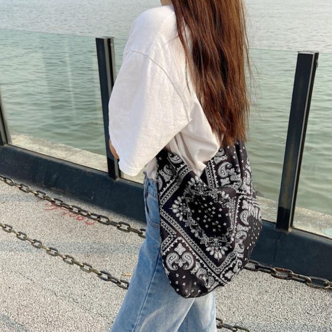 에스닉스타일 페이즐리 숄더 크로스 반다나 에코백