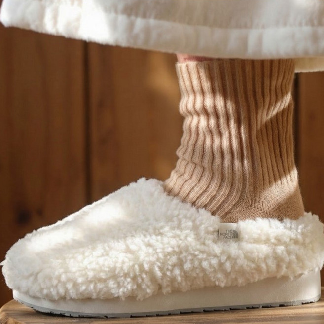 국내백화점 노스페이스 NS93M55C 털 뮬 슬리퍼 실내 방한화 겨울