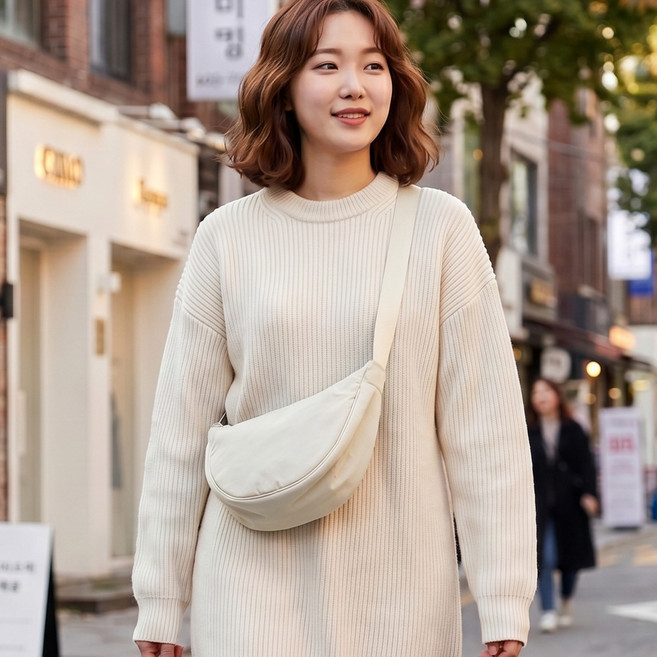 유니클로 라운드 미니 숄더백 남녀공용 지퍼형 크로스백 경량 가방