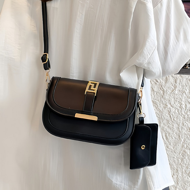 핸드백 숄더백 버킷백 일상에 스타일리시하게 착용할 수 있는 가방 그리고 패셔너블한 여성에게 추천하는 작은 크로스백 등 한국 스타일의 여성용 가방입니다.