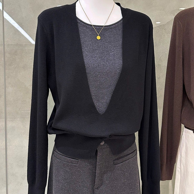 SONOVA 브이넥 슬림핏 레이어드 배색 이너일체형 니트 가디건
