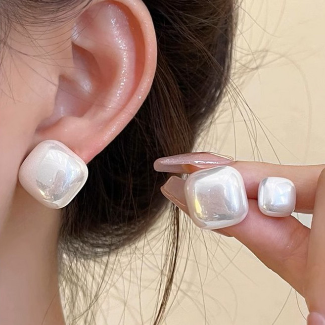 Cle.v 여성 스위트 화이트펄 큐브 진주 귀걸이