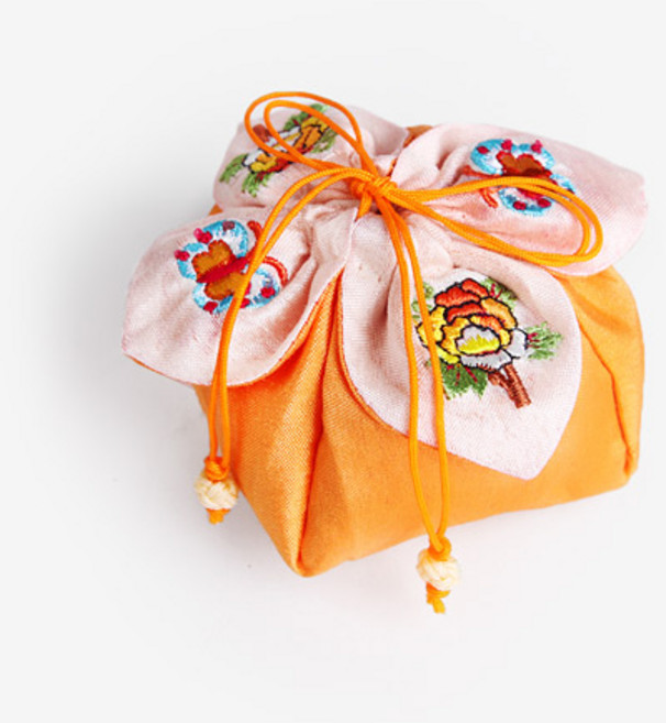 [인디케이] 적황색 꽃잎 자수 주머니