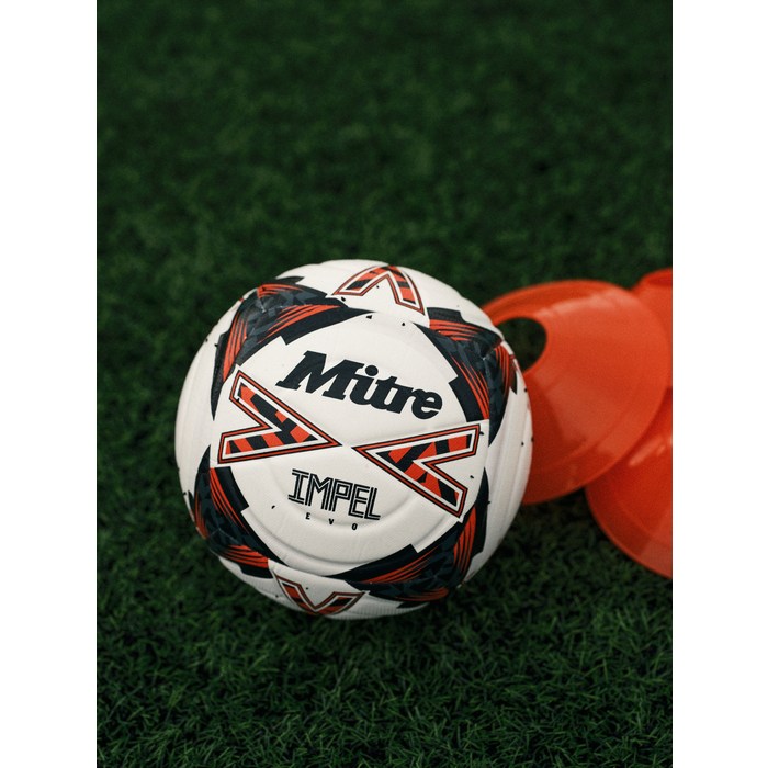 마이터 임펠 이보 축구공 화이트/블랙/빕레드, 5-B01790C29 후기 분석 - 측면 각도