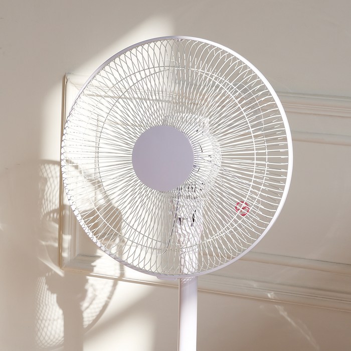 시프이컴 초미세풍 발터치 리모컨 선풍기, CIF-FN05B 후기 분석 - 리모컨 사용 모습