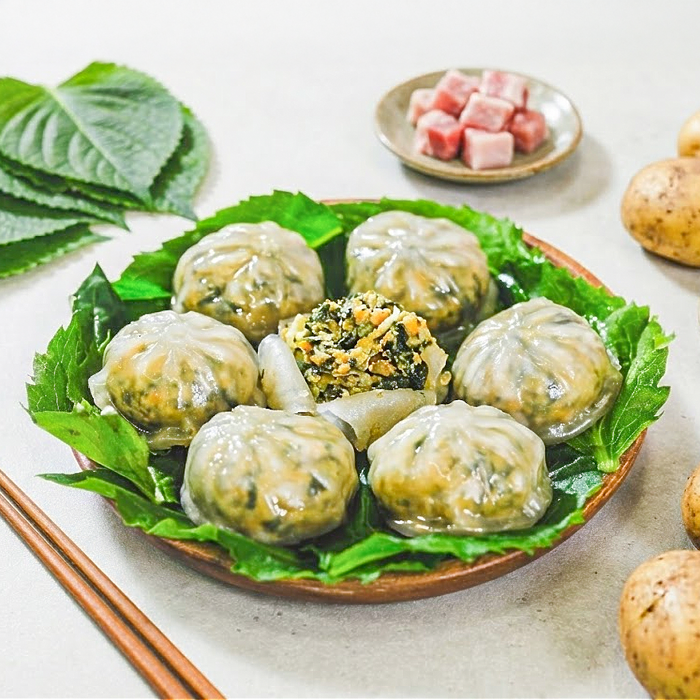 노밀가루 토박이마을 강원도 산나물 만두 쫄깃 식감과 육즙가득 떡국 전골 찐만두 군만두, 1.2kg 후기 분석 - 산나물이 가득 들어간 단면 정보