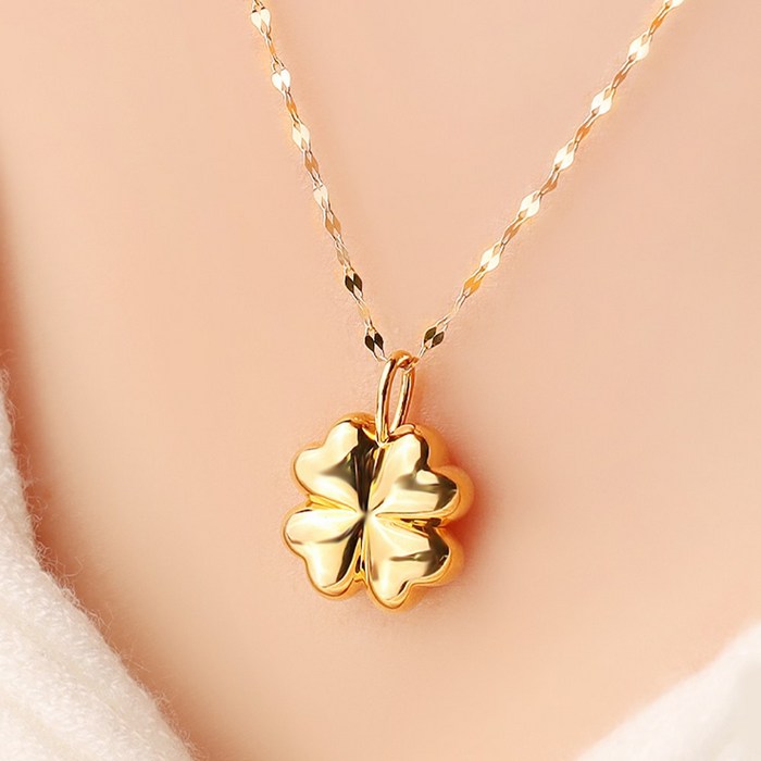 주리에떼 순금 24K 목걸이 데일리 플라워 블리스유 행운의 클로버 금 목걸이 여자친구 선물(14K/18K 체인) 후기 분석 - 자연광 아래 제품 반짝임 비교