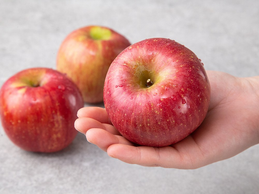 Hapeurucheu Sweetness Seonbyeol Seong Washed Apple , 2 kg( So , 10~12 Pack ), 1 Pack (하이프루츠 당도선별 의성 세척사과, 2kg(소과, 10~12입), 1개)