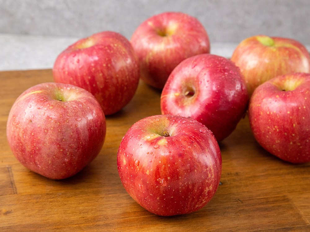 Hapeurucheu Sweetness Seonbyeol Seong Washed Apple , 2 kg( So , 10~12 Pack ), 1 Pack (하이프루츠 당도선별 의성 세척사과, 2kg(소과, 10~12입), 1개)