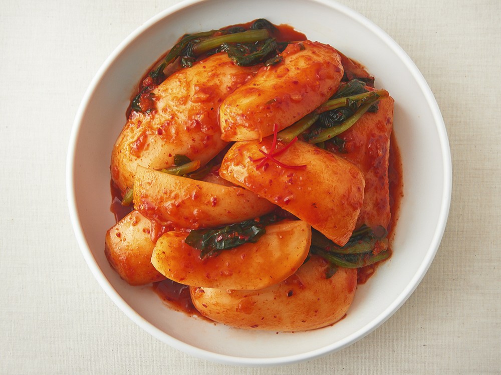 Mosan Kimchi Gatdamgeun Chonggak Kimchi , 1 Pack , 1 kg (모산김치 갓담근 총각김치, 1개, 1kg)