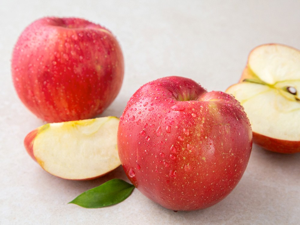 Jok Domestic Sweetness Seonbyeol Andong Washed Apple , 2 kg( So ), 1 Pack (가족 국내산 당도선별 안동 세척사과, 2kg(소과), 1개)