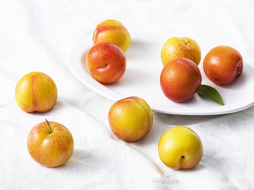 Saebyeokgyeong Sheets Saekomdalkom Hauseu Kkoma Plum , 300 g(7~9 Pack ), 1 Pack (새벽경매 새콤달콤 하우스 꼬마자두, 300g(7~9입), 1팩)
